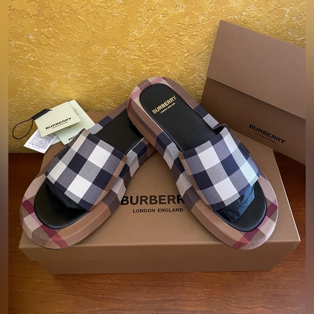 BURBERRY Buckingham Slides in Birch Brown